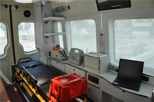 诸暨市救护车内部